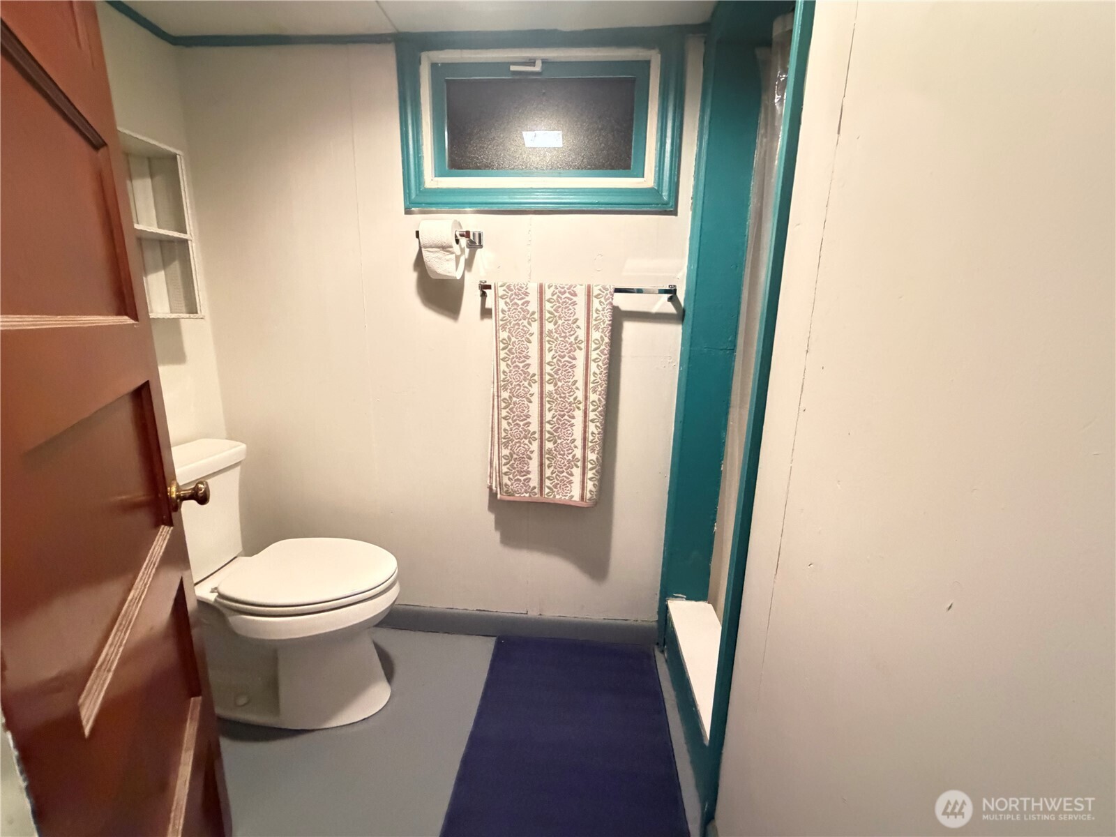 409 Birch Street South Omak, WA 98841 - Photo 30 of 32 a bathroom with a toilet and a sink