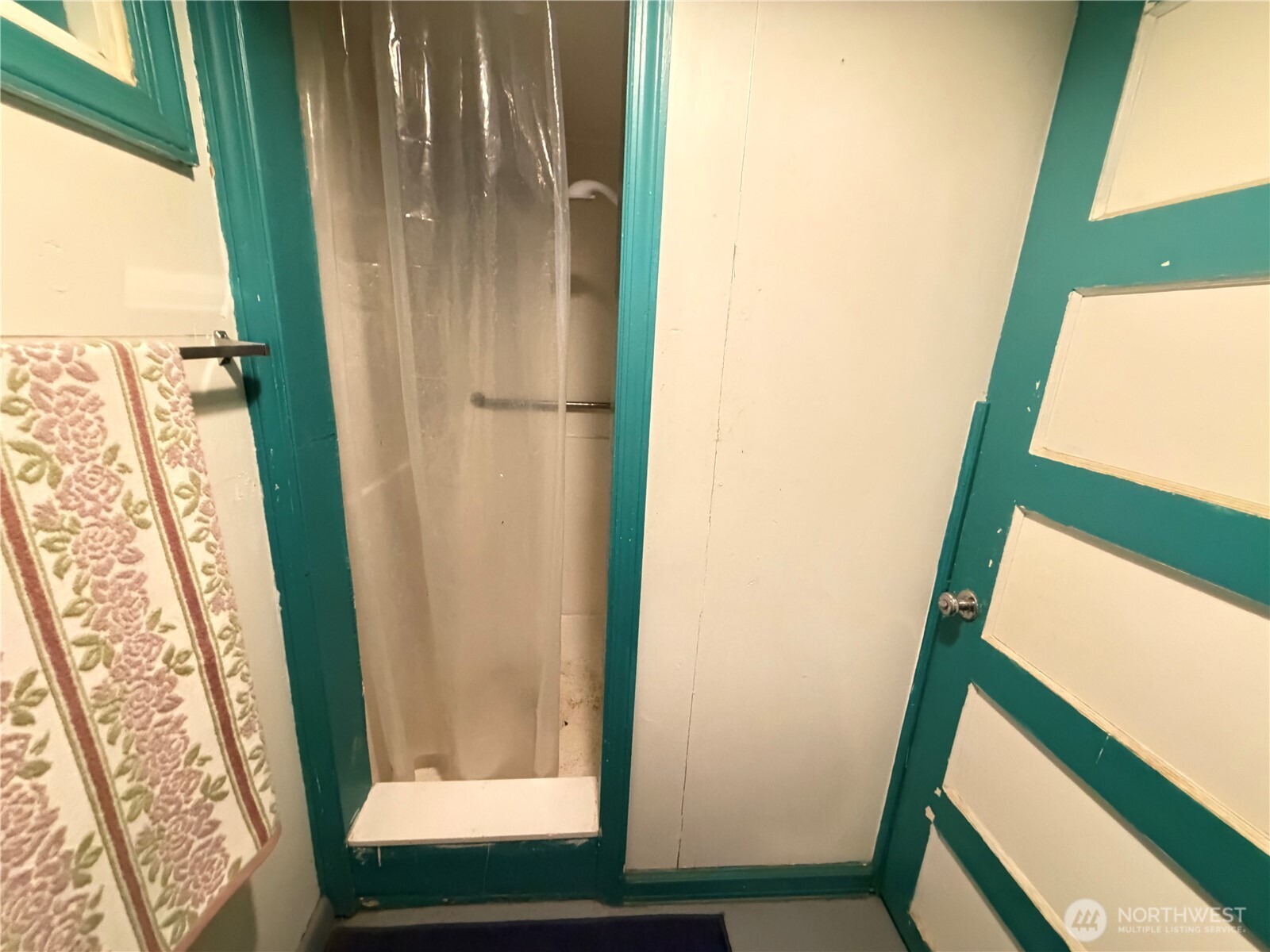 409 Birch Street South Omak, WA 98841 - Photo 31 of 32 a view of entry way