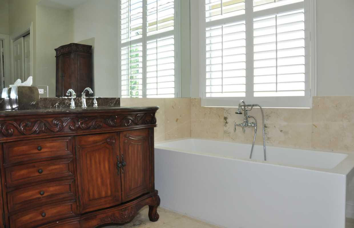 4060 Northwest 58th Lane Boca Raton, FL 33496 - Photo 15 of 25 UQTJ6R_still_bar