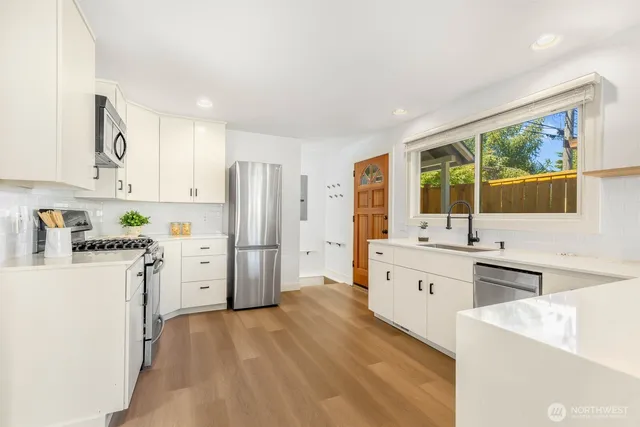 $849,000 | 2423 3rd Avenue West, Seattle, WA 98119