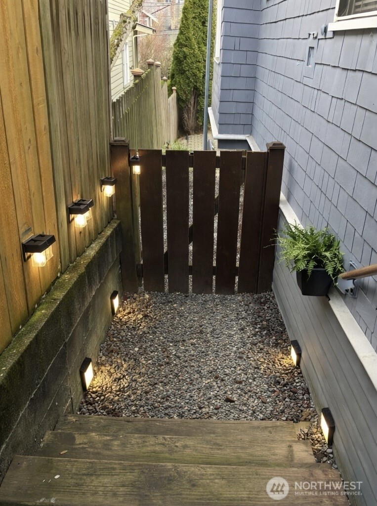 2423 3rd Avenue West Seattle, WA 98119 - Photo 32 of 36