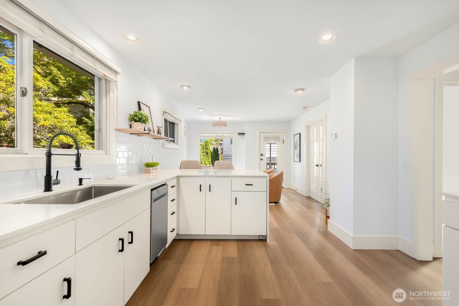 2423 3rd Avenue West Seattle, WA 98119 - Photo 6 of 36