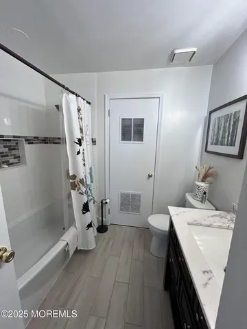 $2,800 | 182 Tulip Lane, Freehold, NJ 07728