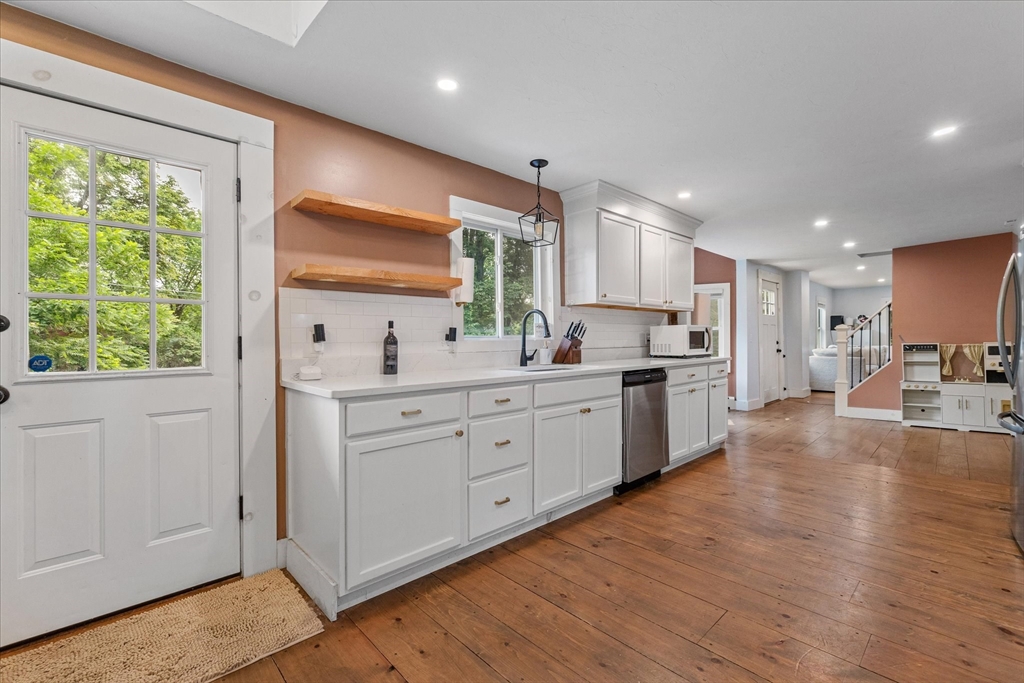 152 North Main Street Templeton, MA 01468 - Photo 9 of 24