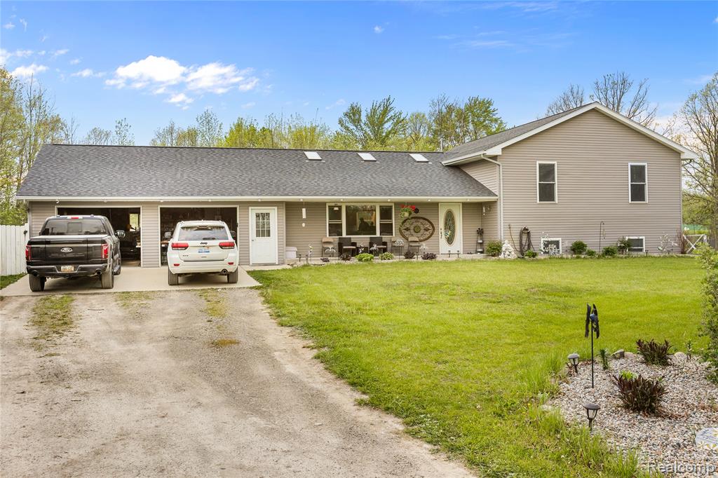 15756 Lewis Road Capac, MI 48014 - Photo 4 of 37