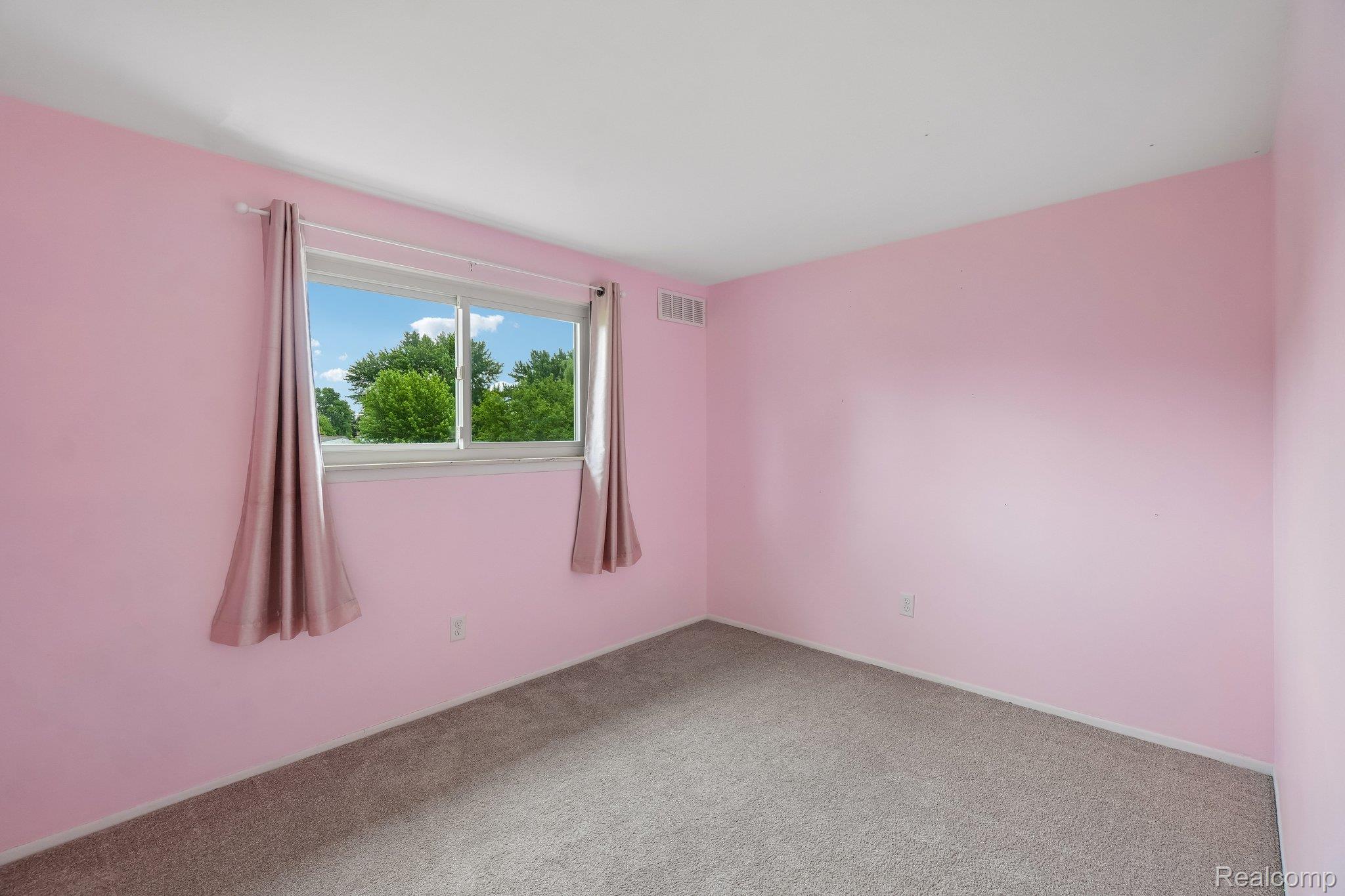 6046 Wedgewood Road Canton, MI 48187 - Photo 23 of 45 24-web-or-mls-Wedgewood Rd-S2206-024.jpg