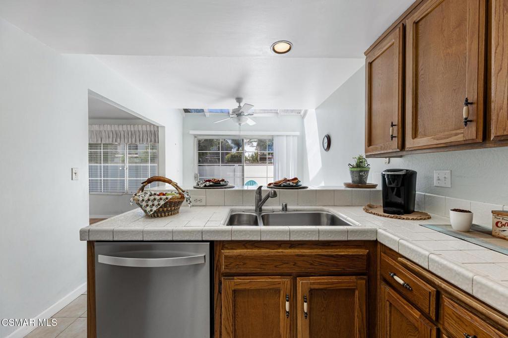 1806 Rory Lane, Unit 6 Simi Valley, CA 93063 - Photo 22 of 96 Gallery Image 22