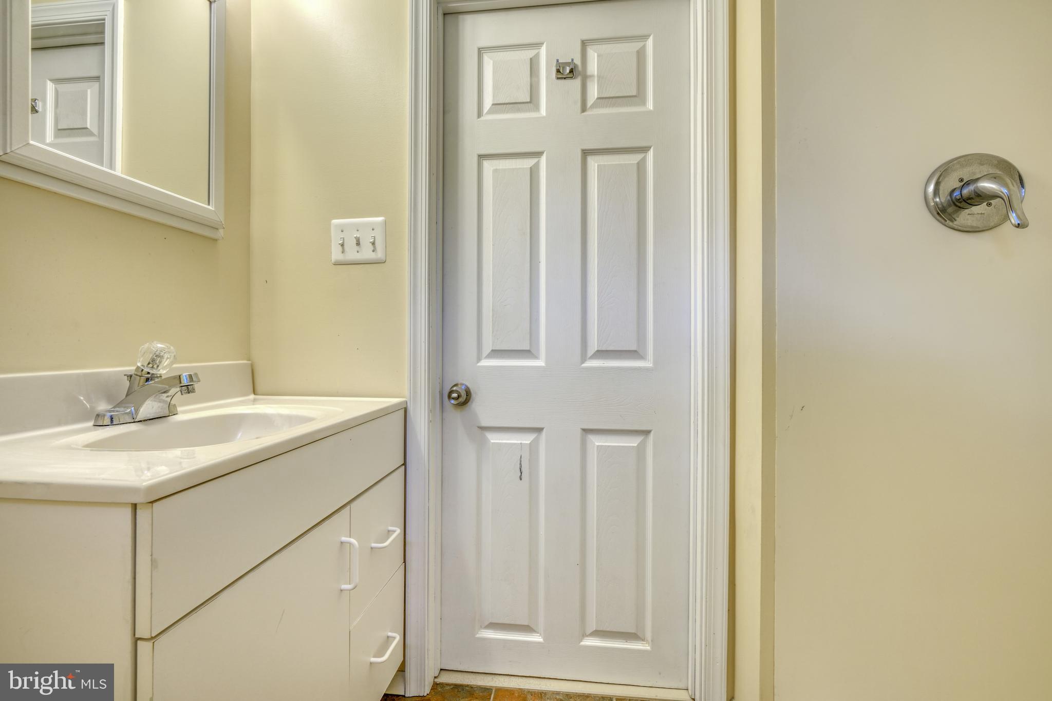 217 Dumbarton Road Baltimore, MD 21212 - Photo 25 of 33 LL Ba - side view