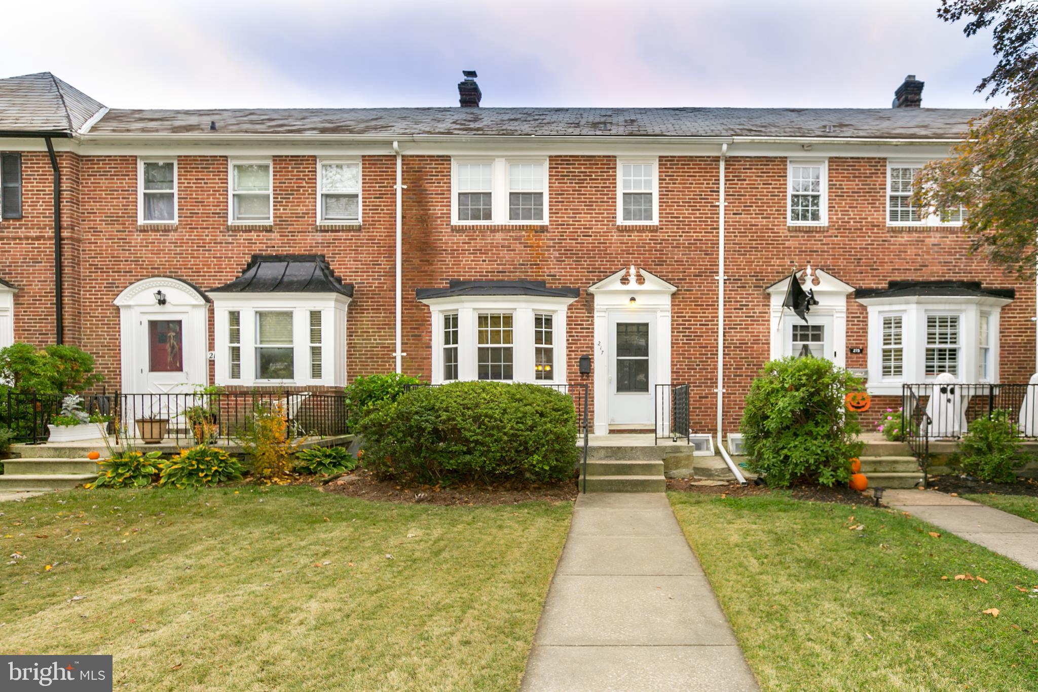 217 Dumbarton Road Baltimore, MD 21212 - Photo 3 of 33 Welcome Home to 217 Dumbarton!
