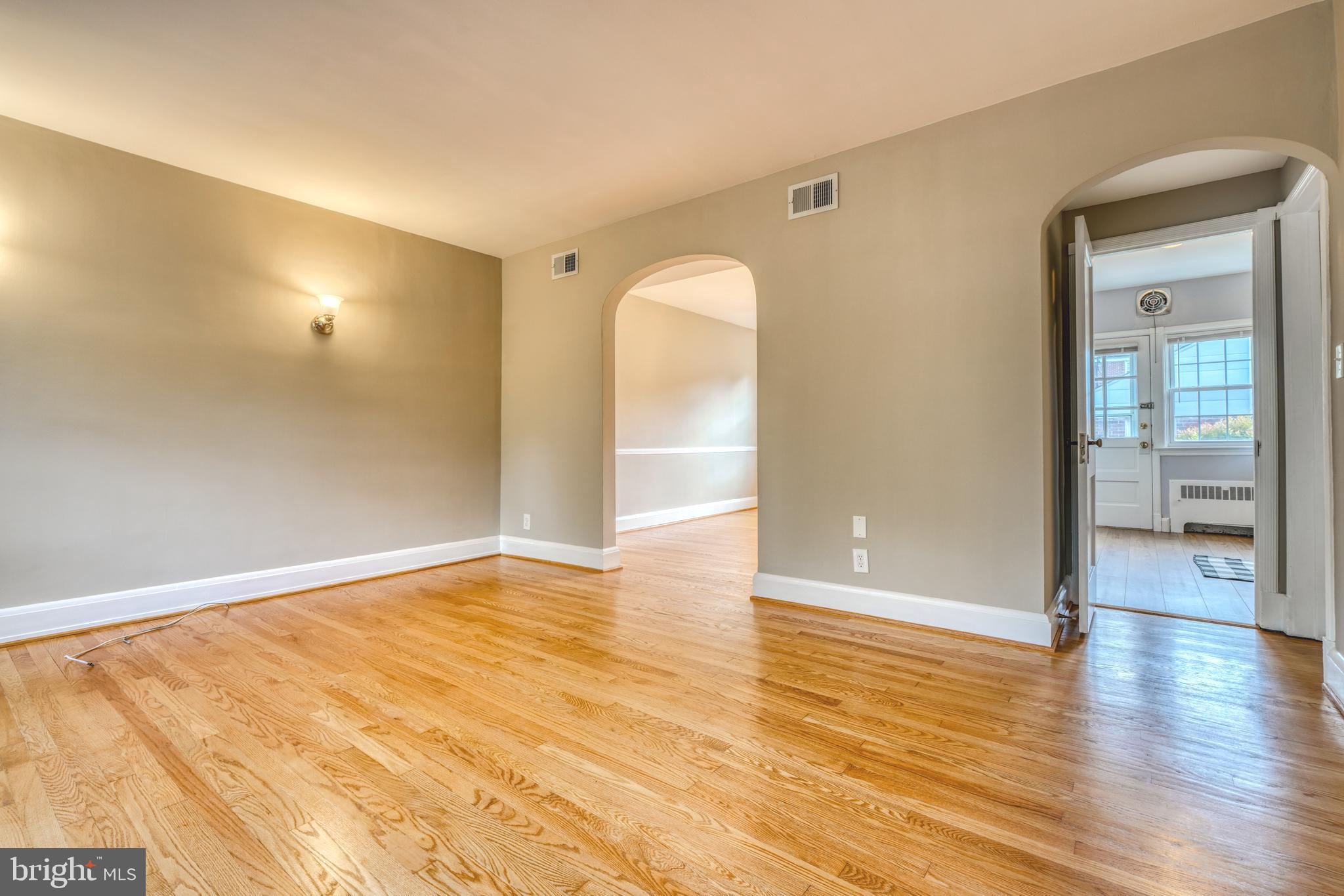 217 Dumbarton Road Baltimore, MD 21212 - Photo 6 of 33 Another view- Living Room