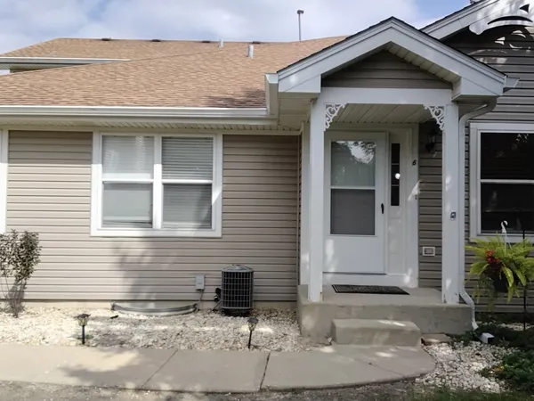 $179,000 | 12248 Fairway Circle, Unit B, Blue Island, IL 60406