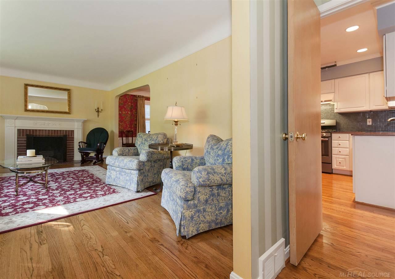 807 Lincoln Road Grosse Pointe, MI 48230 - Photo 2 of 37 31330457-1.JPG