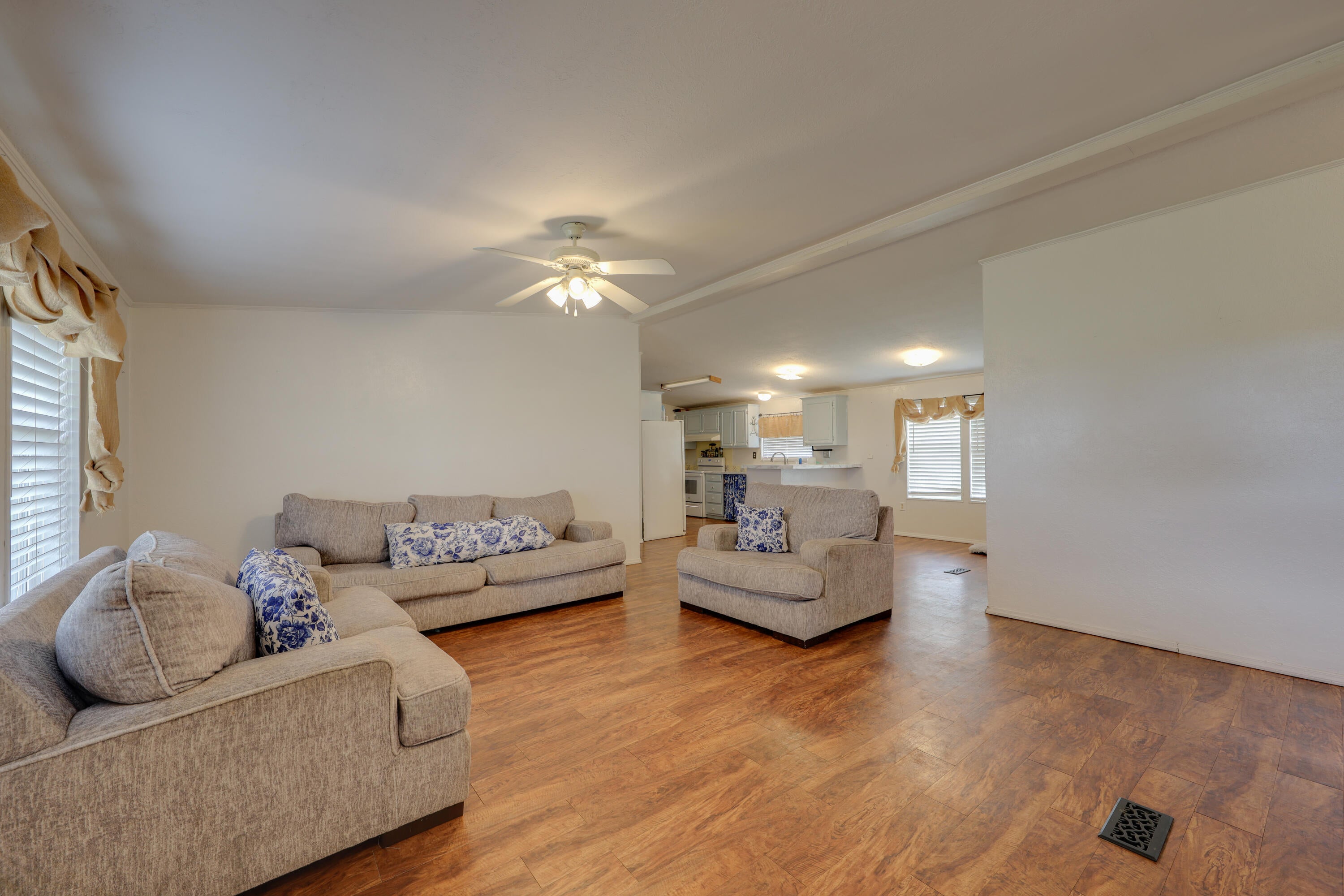 9793 South 4485 Road Miami, OK 74354 - Photo 7 of 24 Family Room