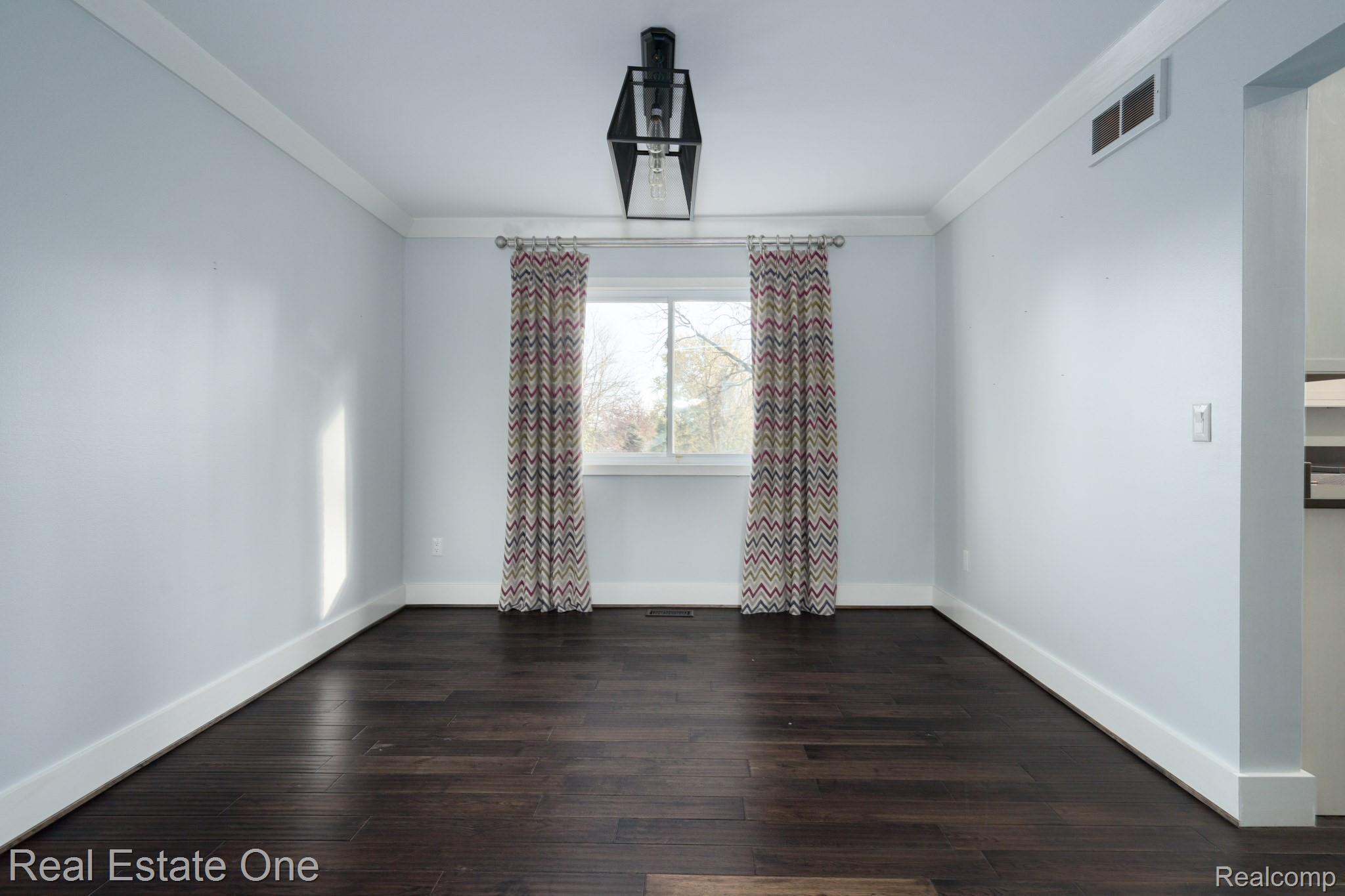 5382 Ridge Court Troy, MI 48098 - Photo 5 of 47 5382-Ridge-Ct-13.JPG