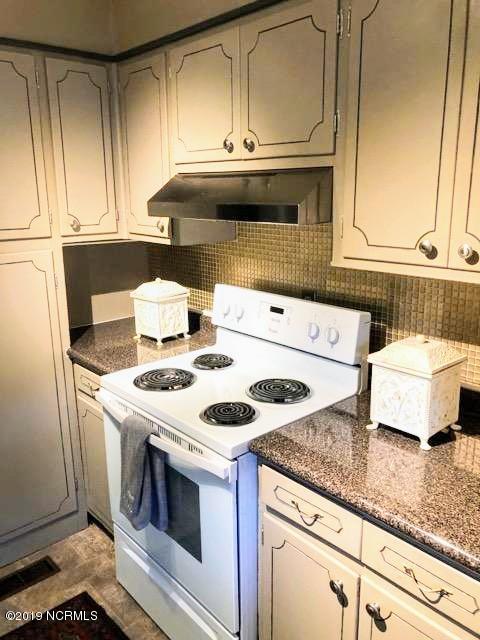 3200 Oaks Road New Bern, NC 28560 - Photo 15 of 38 Kitchen
