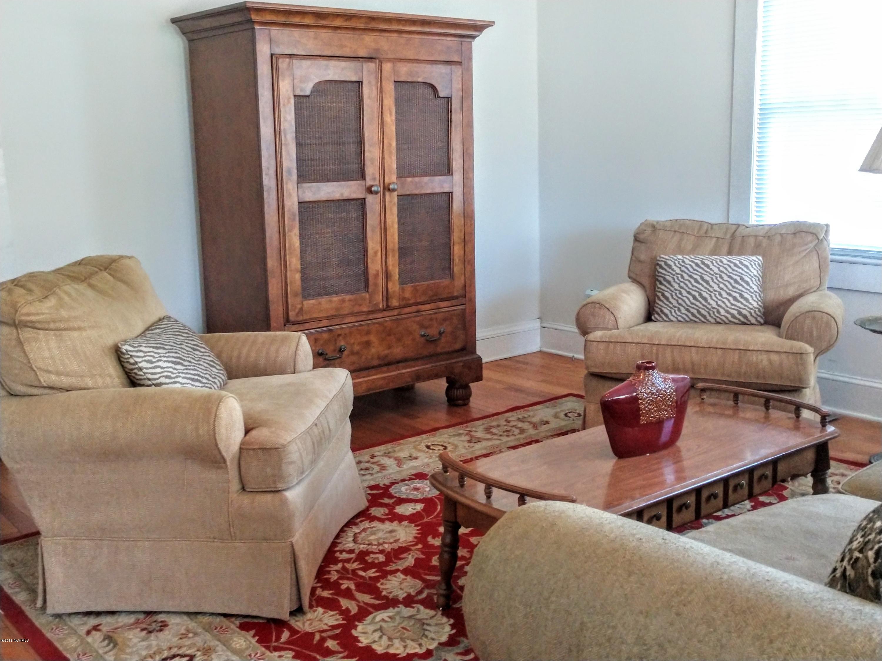 3200 Oaks Road New Bern, NC 28560 - Photo 5 of 38 Living area