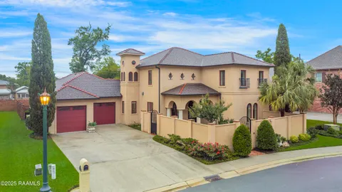 $935,000 | 104 Avallach Drive, Lafayette, LA 70503