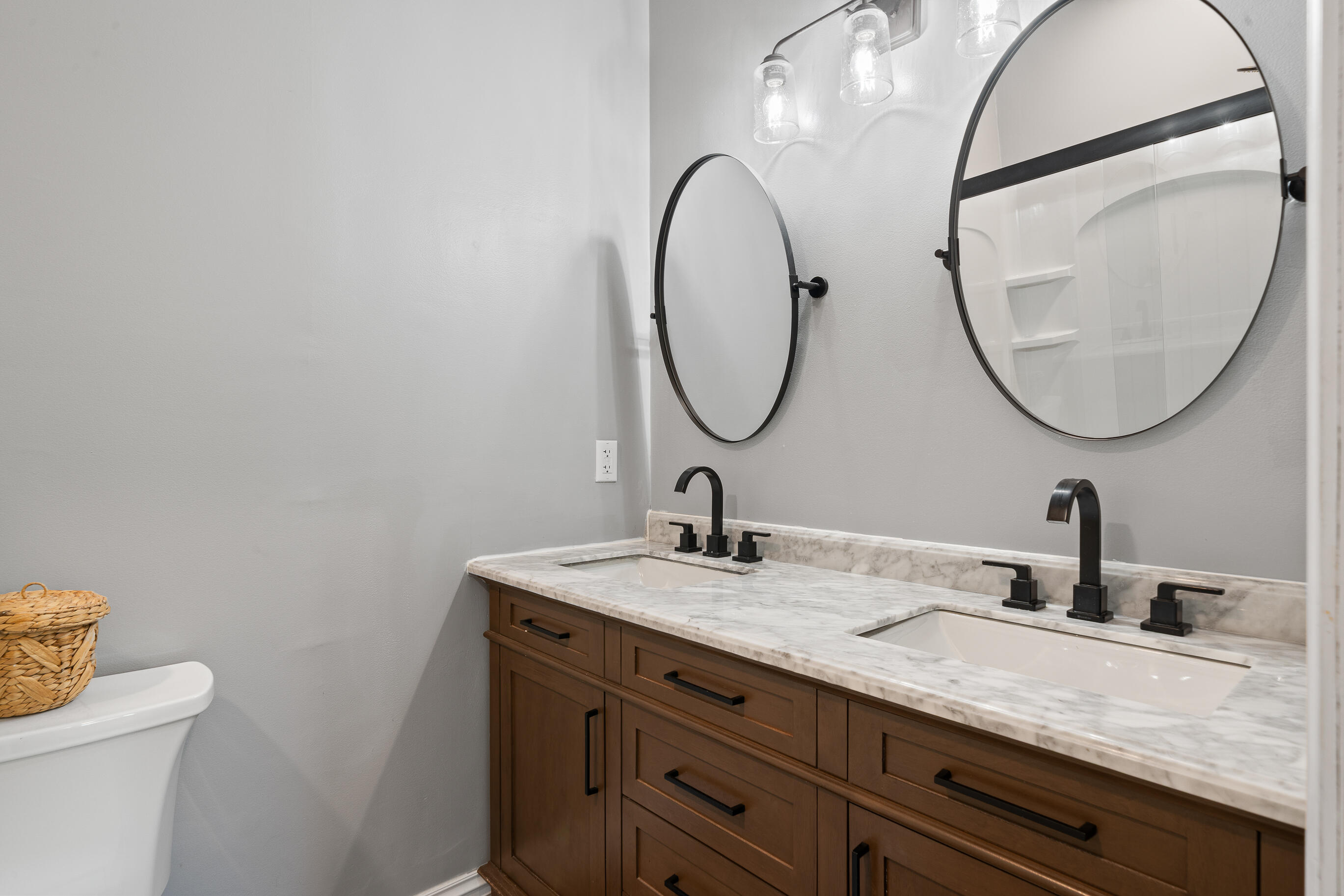 125 Potawatomi Road Williams Bay, WI 53191 - Photo 9 of 25 Main Level Master Suite Bath