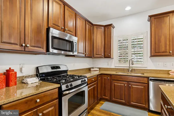$965,000 | 42921 Spyder Place, Chantilly, VA 20152