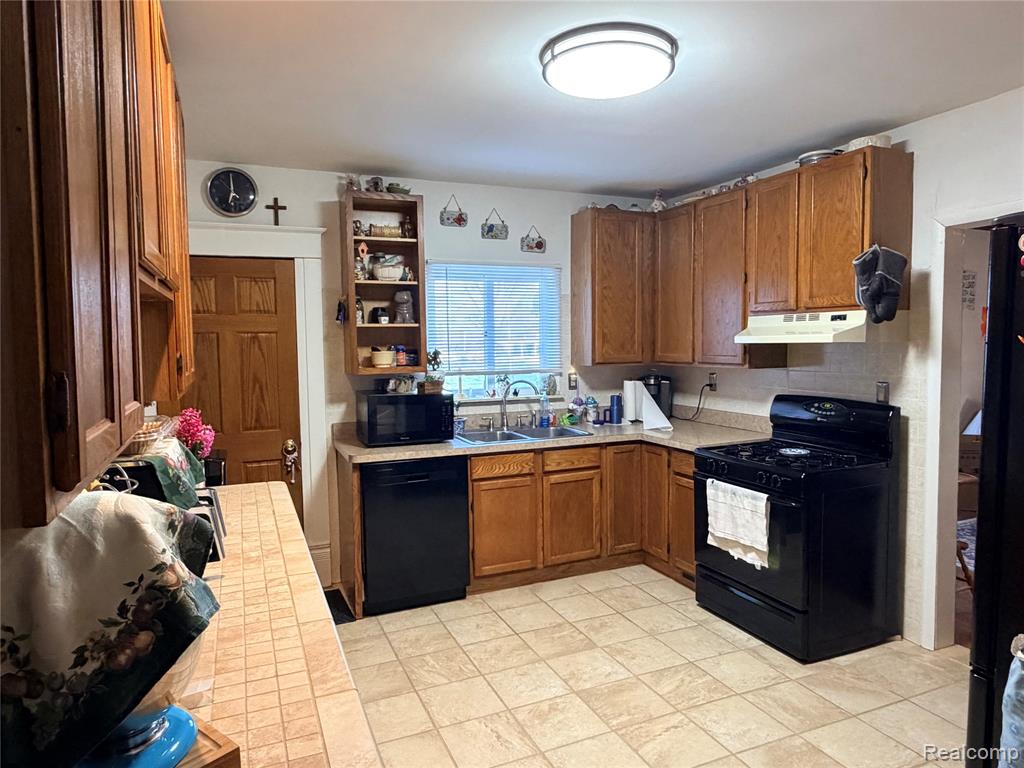 6038 Byron Road Howell, MI 48855 - Photo 10 of 24