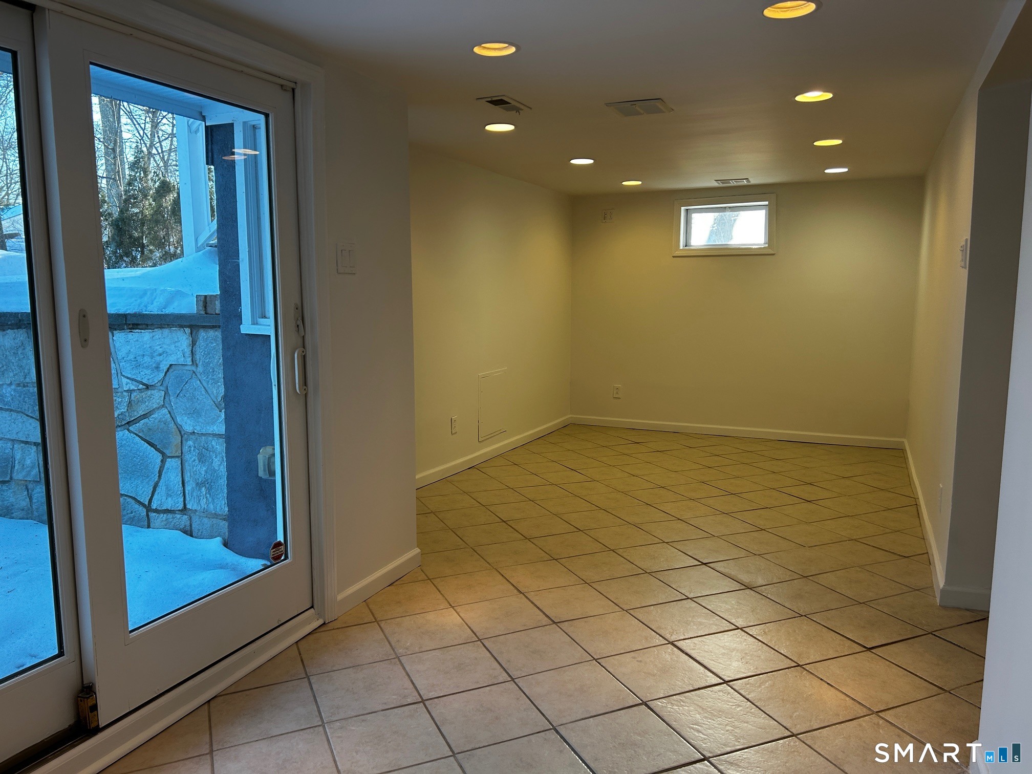 97 Godfrey Road Fairfield, CT 06825 - Photo 18 of 26 Office/guest bedroom