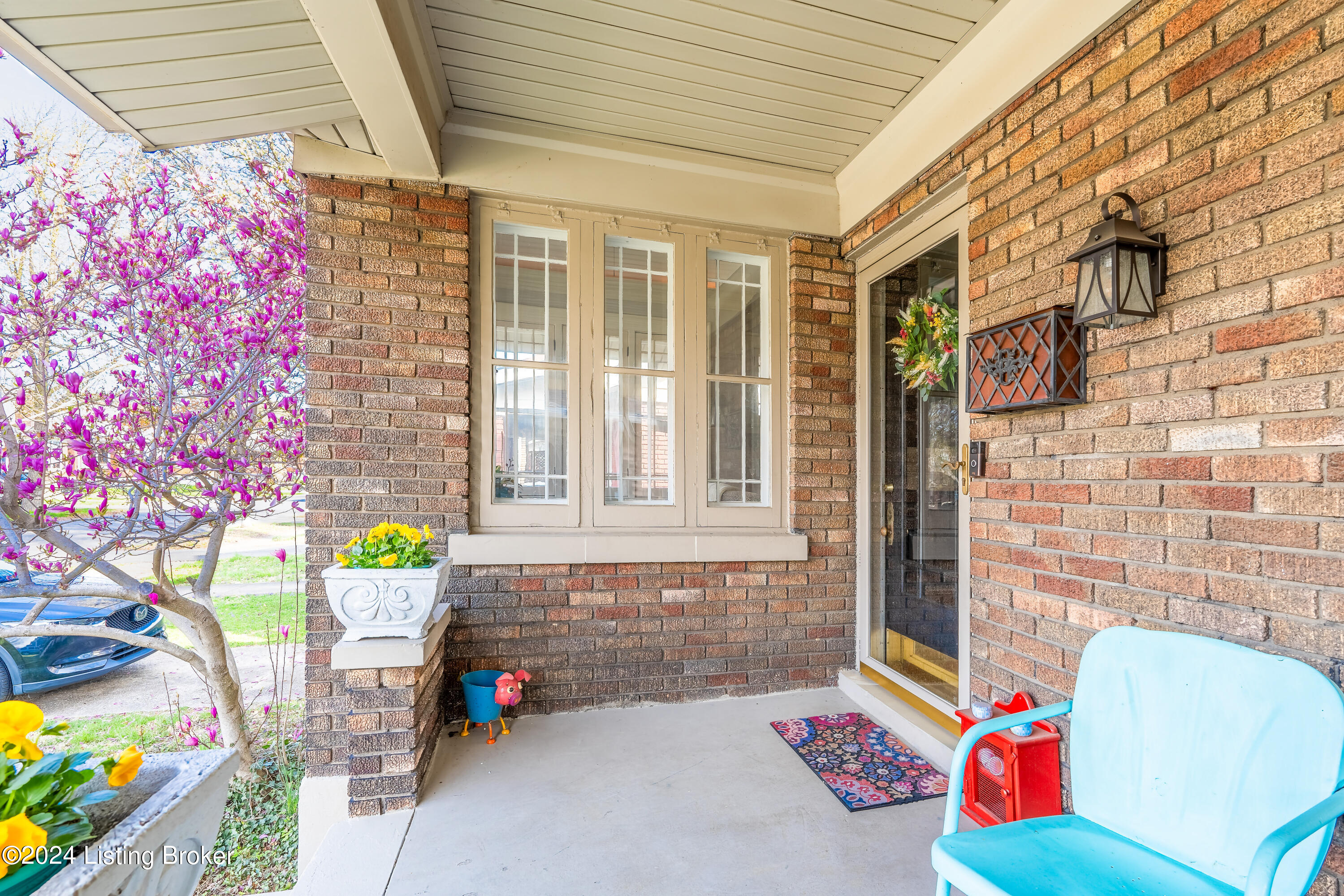 2431 Sherry Road Louisville, KY 40217 - Photo 3 of 28 3 - Front Porch