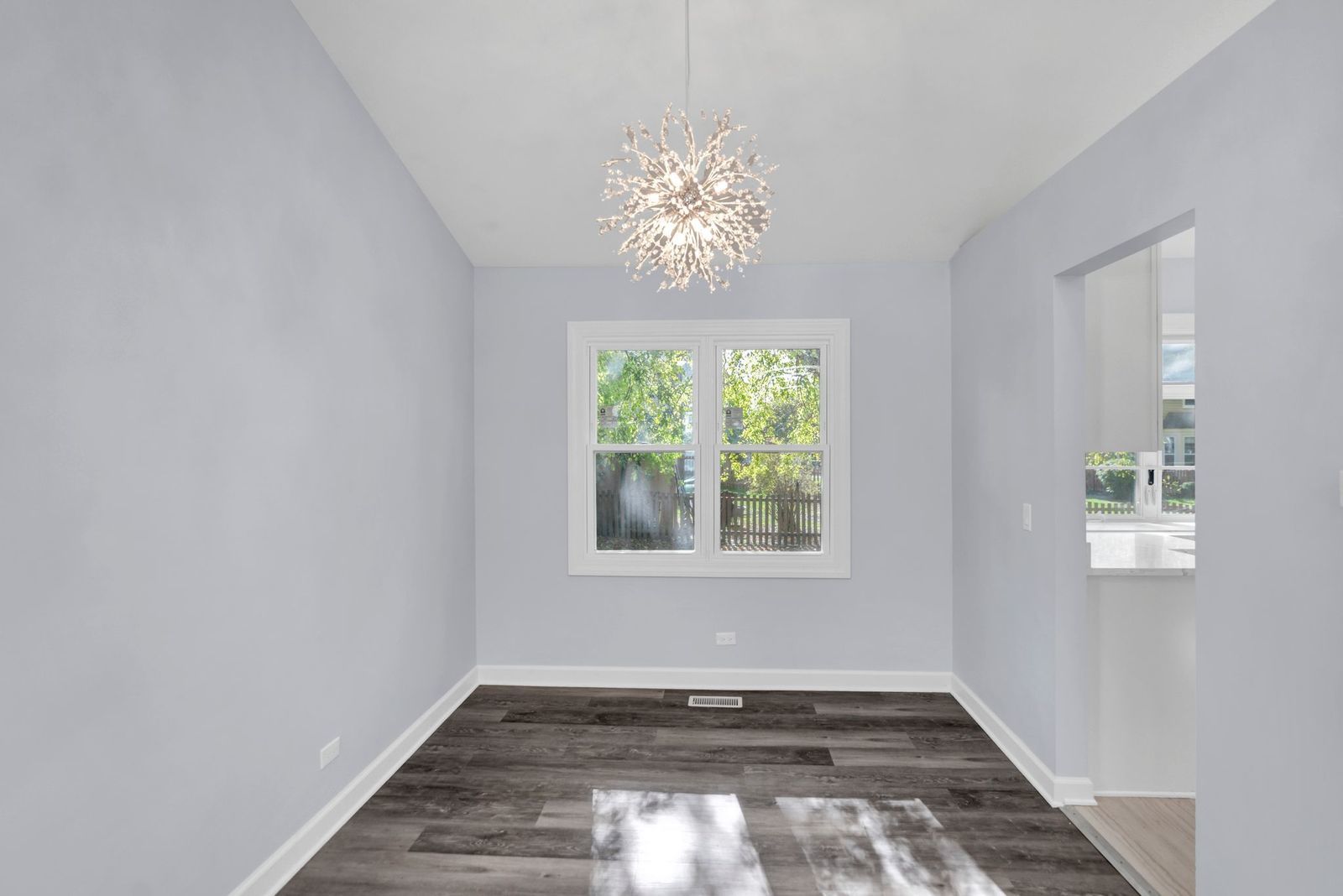 27W125 Chestnut Lane Winfield, IL 60190 - Photo 12 of 33