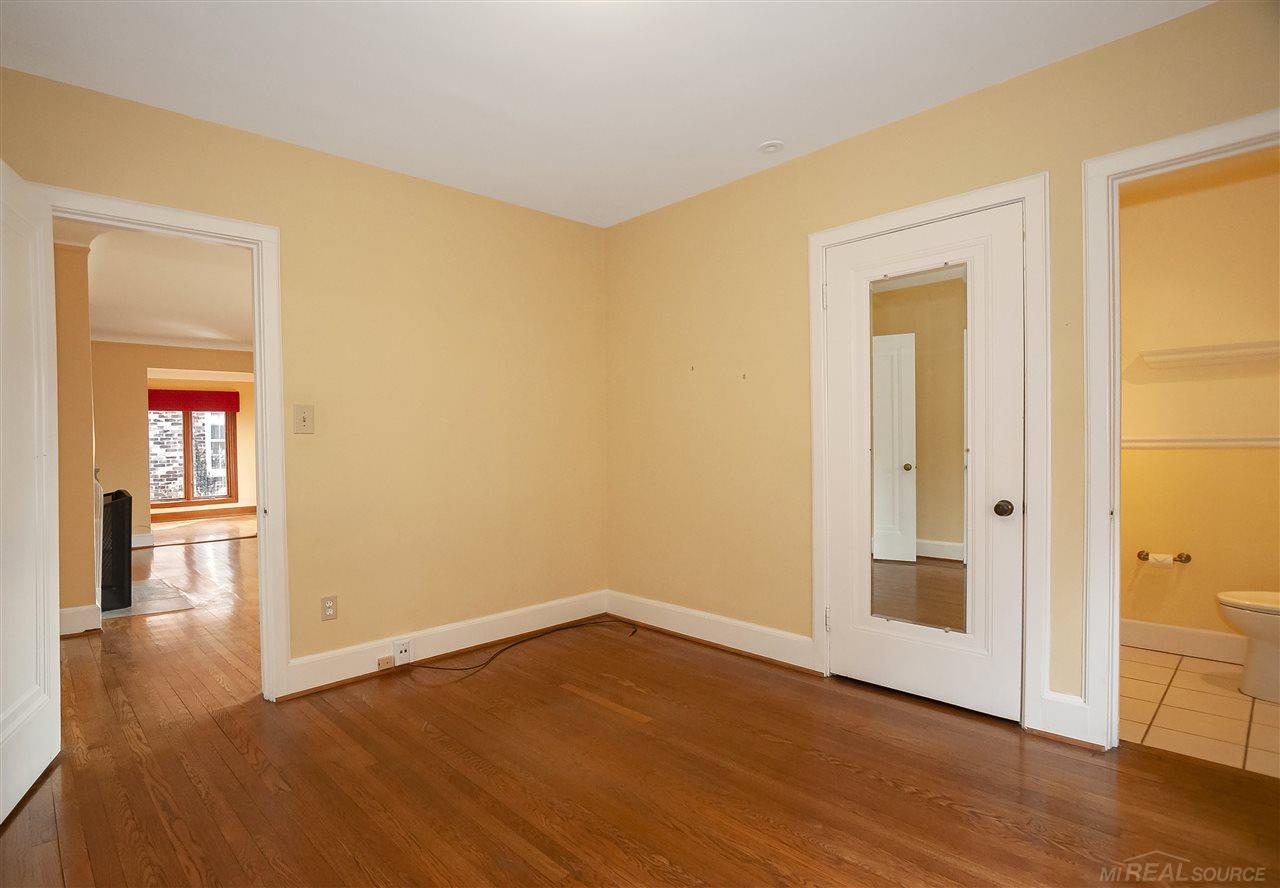 814 Barrington Road Grosse Pointe, MI 48230 - Photo 18 of 32 50007901-17.JPG