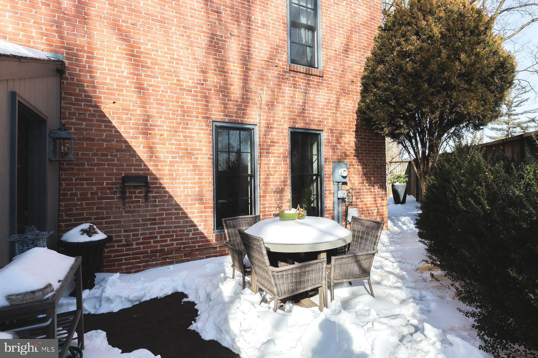 139 South Duke Street Lancaster, PA 17602 - Photo 37 of 43 a backyard of a house with table and chairs
