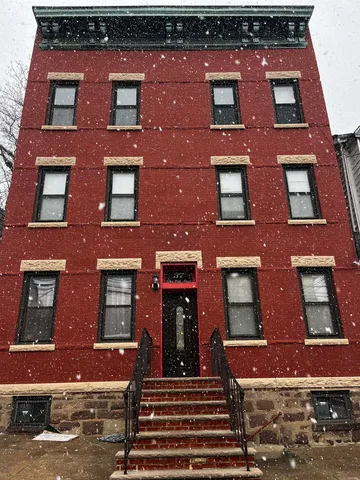 $2,000 | 37 East 14th Street, Bayonne, NJ 07002