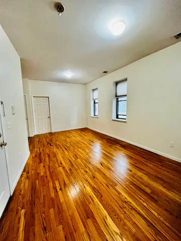 $2,000 | 37 East 14th Street, Bayonne, NJ 07002
