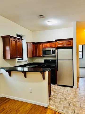 $2,000 | 37 East 14th Street, Bayonne, NJ 07002