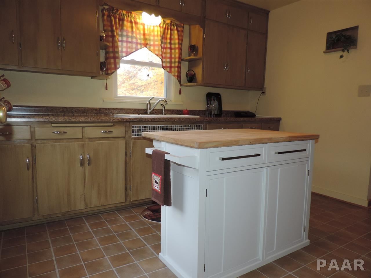 111 Perry Court Creve Coeur, IL 61610 - Photo 13 of 25 Gallery Image 13