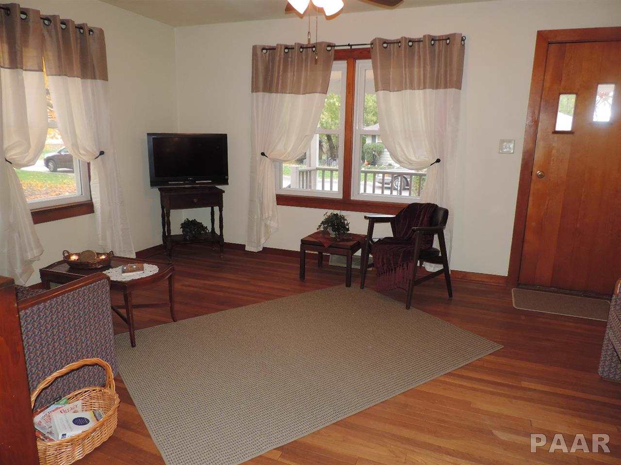 111 Perry Court Creve Coeur, IL 61610 - Photo 3 of 25 Gallery Image 3