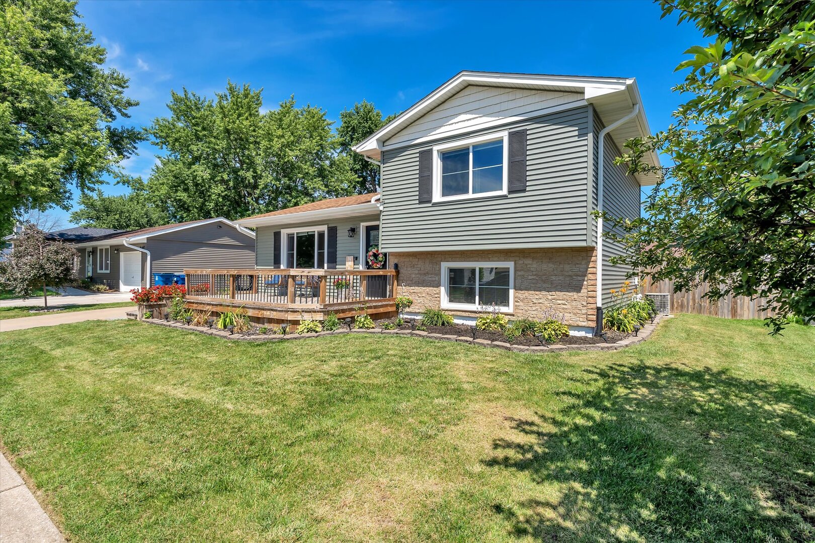 425 North 6th Street Eldridge, IA 52748 - Photo 2 of 42