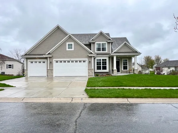$525,000 | 1260 Chippewa Drive, Hartford, WI 53027