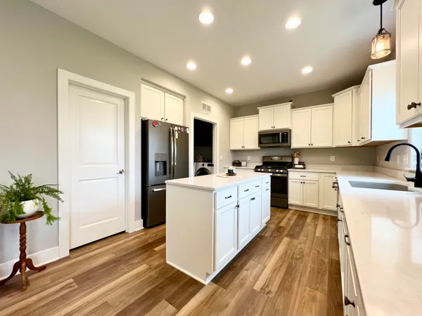 $525,000 | 1260 Chippewa Drive, Hartford, WI 53027