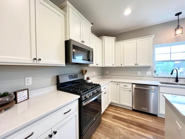 $525,000 | 1260 Chippewa Drive, Hartford, WI 53027