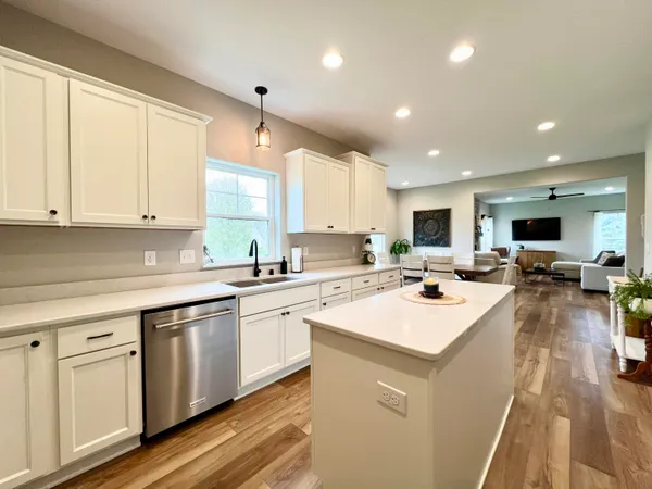 $525,000 | 1260 Chippewa Drive, Hartford, WI 53027