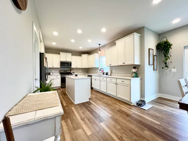 $525,000 | 1260 Chippewa Drive, Hartford, WI 53027