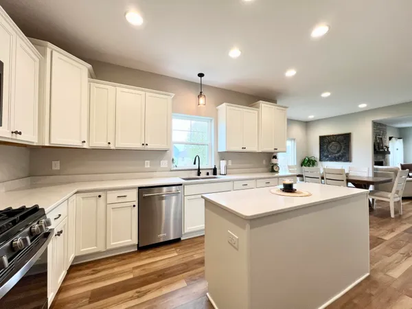 $525,000 | 1260 Chippewa Drive, Hartford, WI 53027