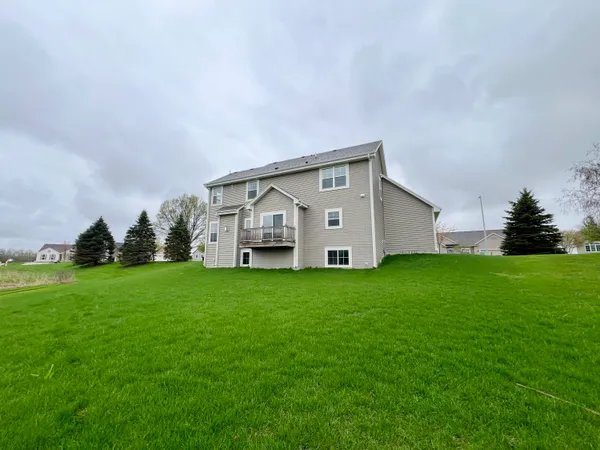 $525,000 | 1260 Chippewa Drive, Hartford, WI 53027
