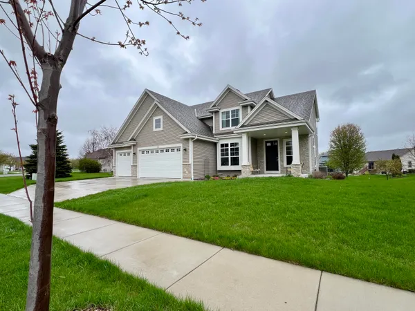 $525,000 | 1260 Chippewa Drive, Hartford, WI 53027