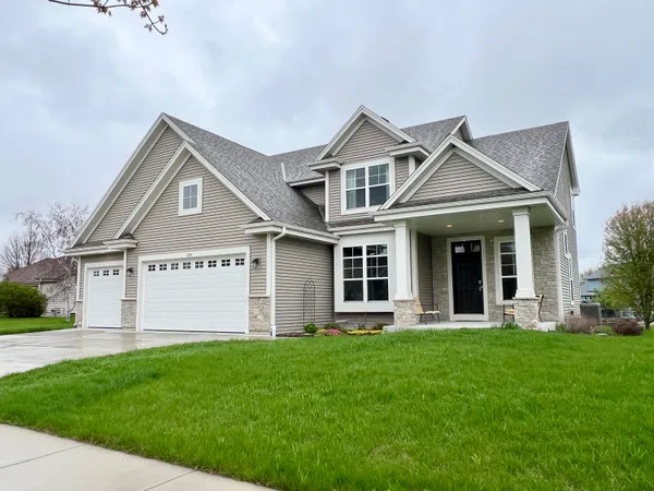 $525,000 | 1260 Chippewa Drive, Hartford, WI 53027