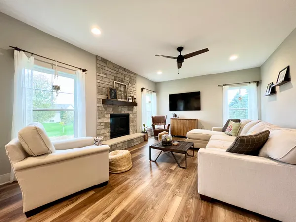 $525,000 | 1260 Chippewa Drive, Hartford, WI 53027