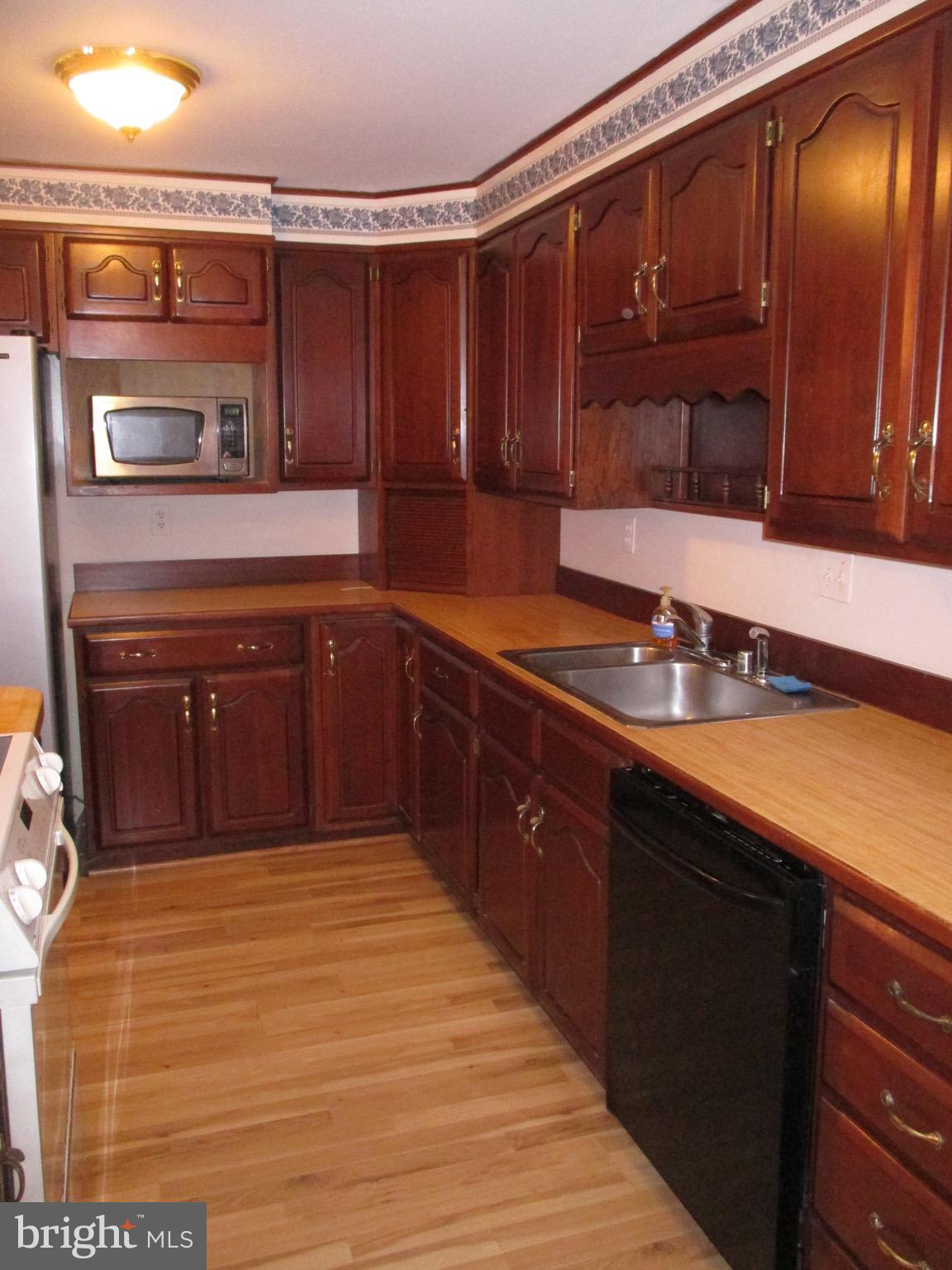 19601 Sparr Spring Road Gaithersburg, MD 20886 - Photo 8 of 23