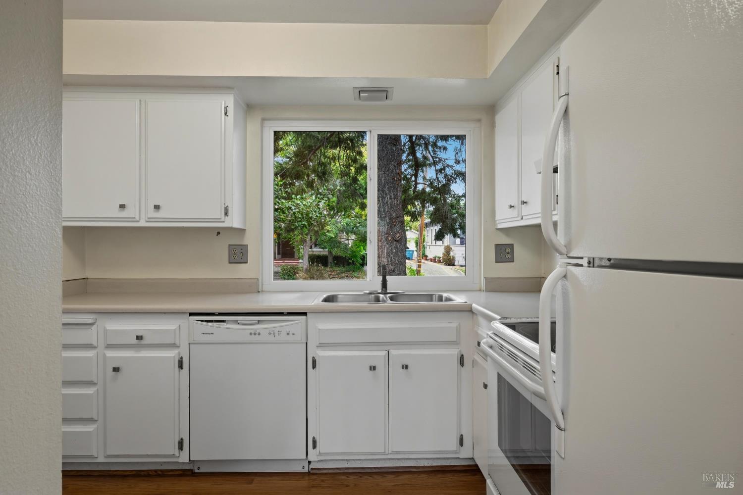 528-530 Nason Street Santa Rosa, CA 95401 - Photo 11 of 52 Kitchen of 2/1 with dual pane windows