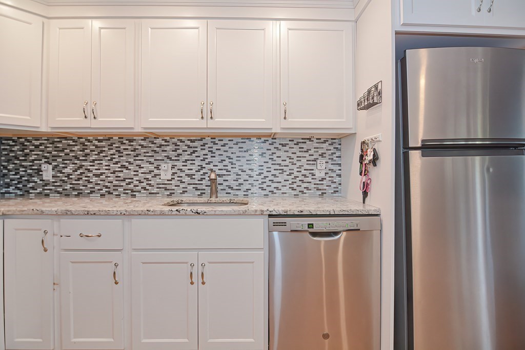 14 Laurel Road Norton, MA 02766 - Photo 6 of 15 Gallery Image 6