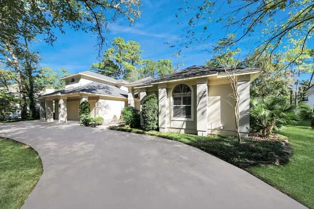$1,390,000 | 169 Grogans Point Road, The Woodlands, TX 77380