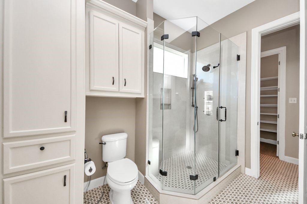 169 Grogans Point Road The Woodlands, TX 77380 - Photo 34 of 46 Updated secondary bath is a jack & Jill. Each bedroom has a private sink and closet.